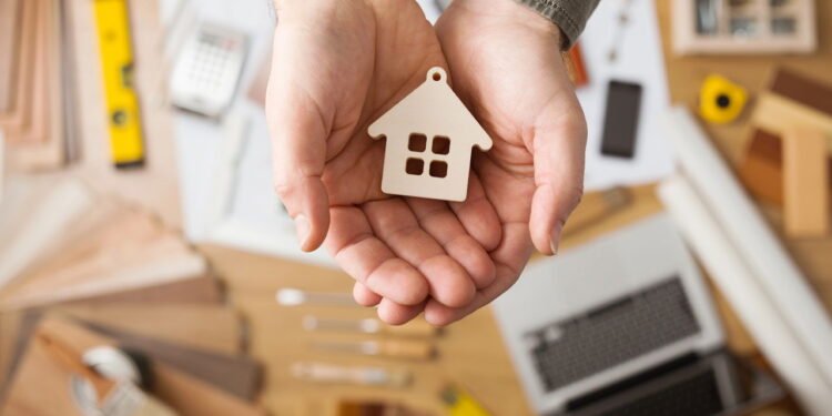 Como proteger sua casa mesmo estando a quilômetros de distância