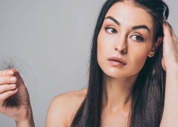 O segredo natural para evitar a queda capilar sem gastar muito