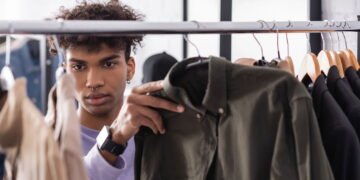 Como escolher a roupa certa para situações sociais e profissionais