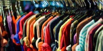 Truques simples que vão fazer suas roupas durarem muito mais