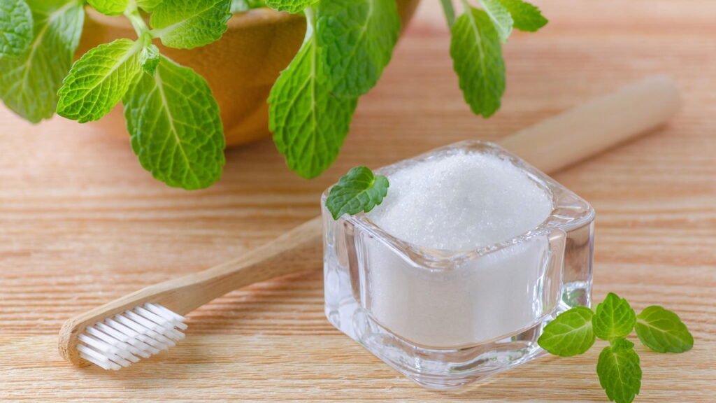 O truque com sal que mantém seu vaso sanitário limpo e sem mau cheiro