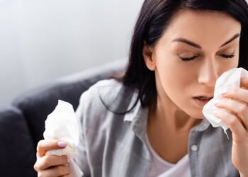 Os riscos assustadores de prender o espirro no dia a dia