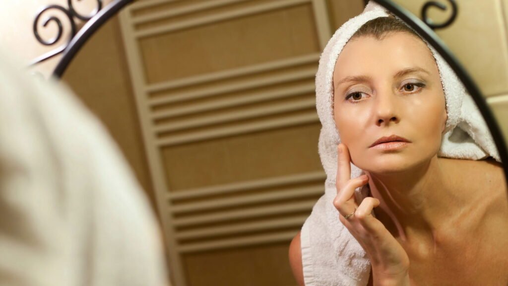O ritual antes de dormir que transforma a pele depois dos 40 anos