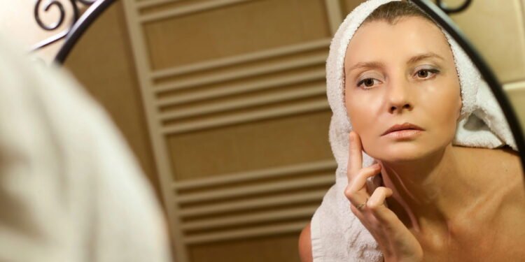 O ritual antes de dormir que transforma a pele depois dos 40 anos