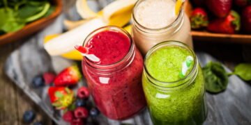 Smoothies antioxidantes que combatem o envelhecimento naturalmente