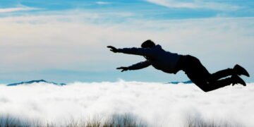O que significa sonhar que está caindo segundo a psicologia