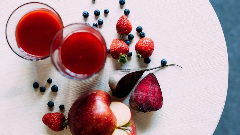 O suco mais eficaz para baixar a pressão em idosos segundo estudo