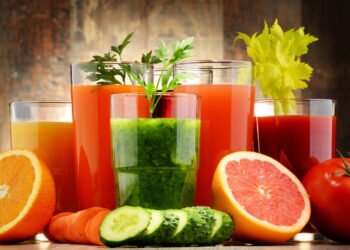 Você pode estar envelhecendo mais rápido por não tomar esses sucos