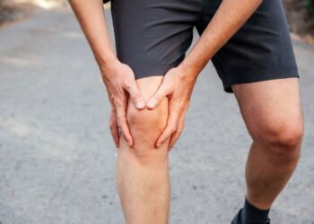 Dor no joelho ao pular ou correr pode ser tendinite patelar