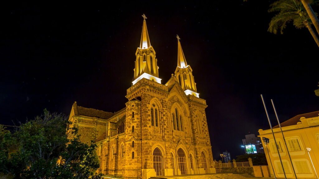 A cidade mais espiritual de Minas que atrai fiéis turistas de todo o Brasil