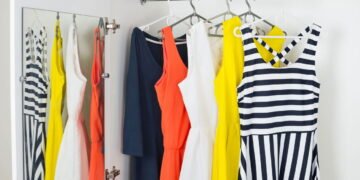 Peças de roupas simples que representam raízes, forças e identidade