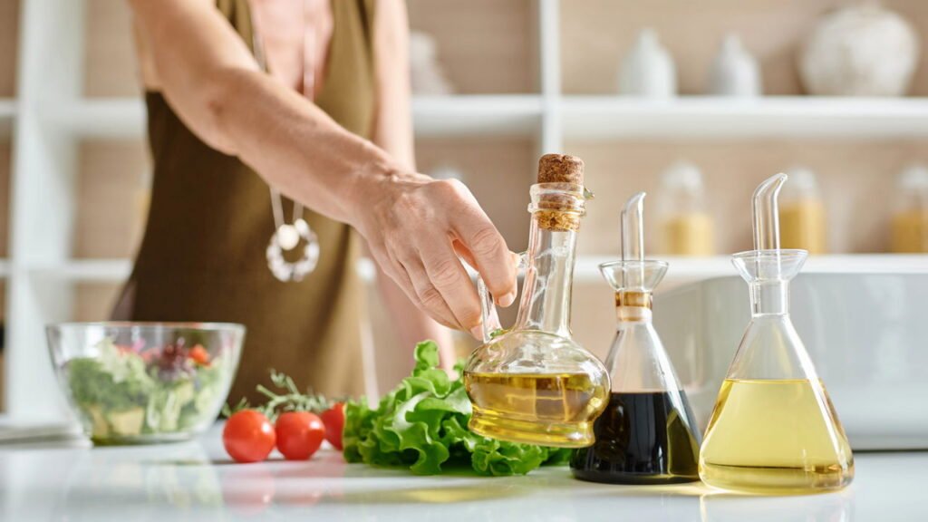 Por que borrifar isso nas batatas antes de fritar deixa tudo mais crocante