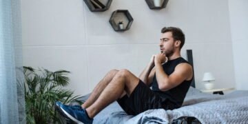 Três exercícios para manter o abdômen forte após os 60 anos