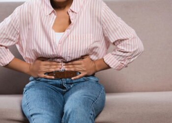 Como aliviar gases intestinais com exercícios simples em casa