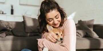 O que a psicologia diz sobre o hábito de acariciar cães na rua