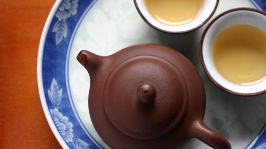 Médico de Harvard revela os 3 melhores chás para queimar gordura