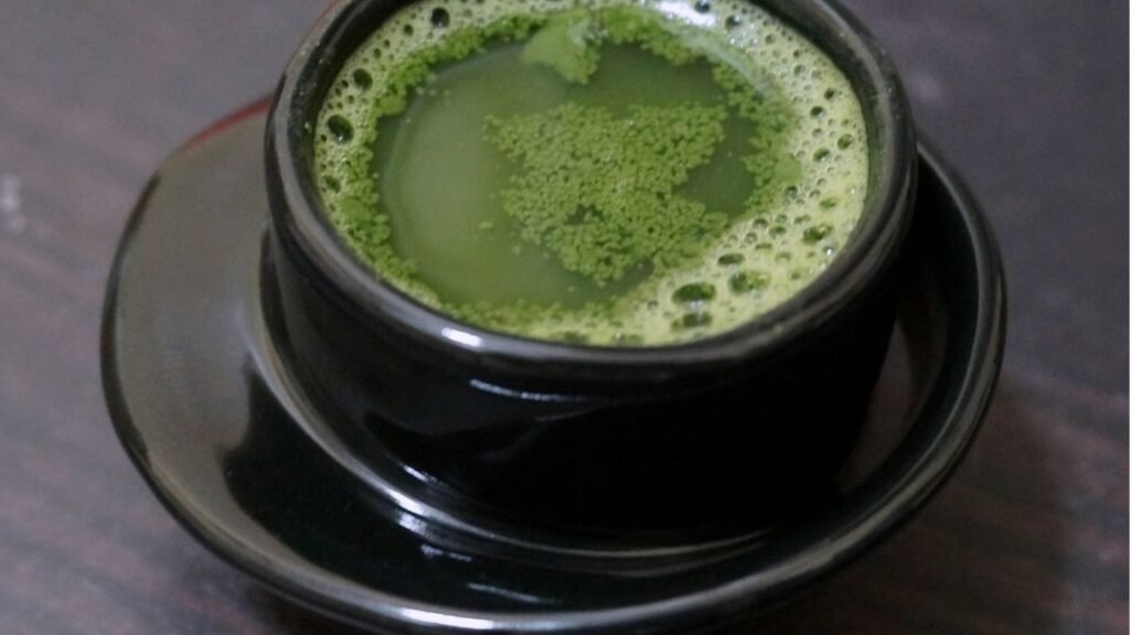 Médico de Harvard revela os 3 melhores chás para queimar gordura