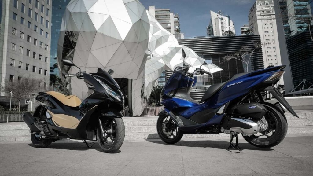 Honda PCX 160 2026 chega ao Brasil com novas cores, mesmo motor e itens de série