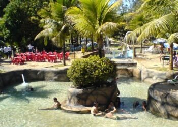 Essa cidade revela o segredo das águas termais e surpreende turistas o ano inteiro