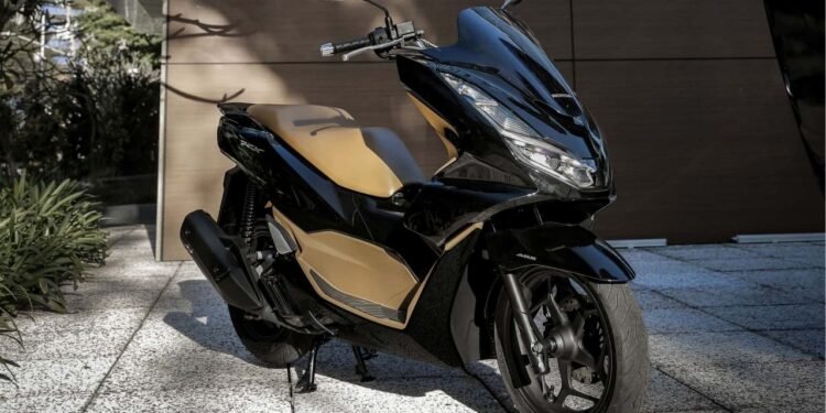 Honda PCX 160 2026 chega ao Brasil com novas cores, mesmo motor e itens de série