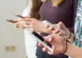 O medo irracional dos adolescentes de não ter o celular por perto