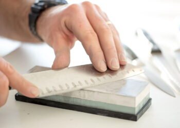 Como afiar facas cegas em 1 minuto de um jeito muito simples