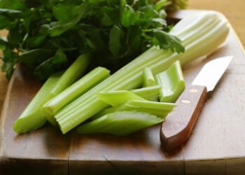 O vegetal esquecido que ajuda na imunidade e na saúde dos ossos