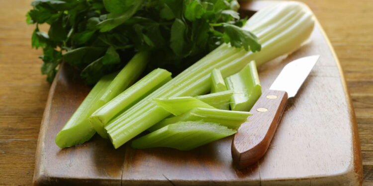 ele é um alimento de baixíssima caloria, mas não de calorias negativas - Créditos: depositphotos.com / Dream79