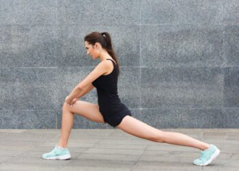 Alongamentos simples para aliviar dor nas costas em 7 minutos