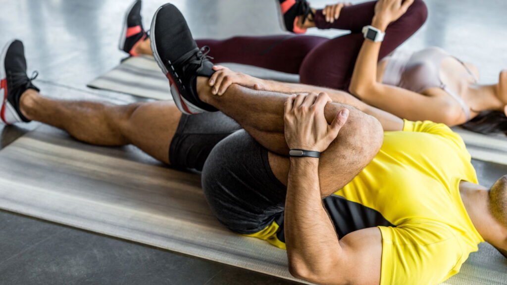 Alongamentos simples para aliviar dor nas costas em 7 minutos