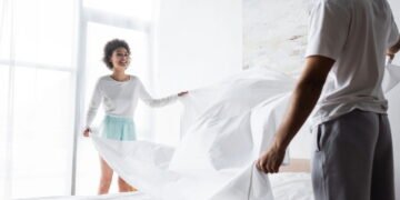 Com que frequência trocar os lençóis da cama?