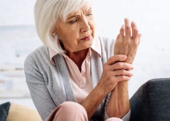 Cientistas descobrem sinal oculto que pode antecipar a artrite reumatoide