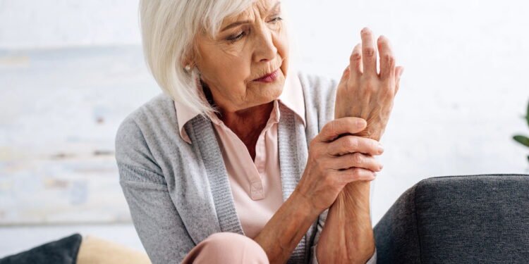 Cientistas descobrem sinal oculto que pode antecipar a artrite reumatoide