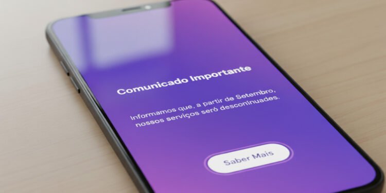 Imagem ilustrativa comunicado por celular