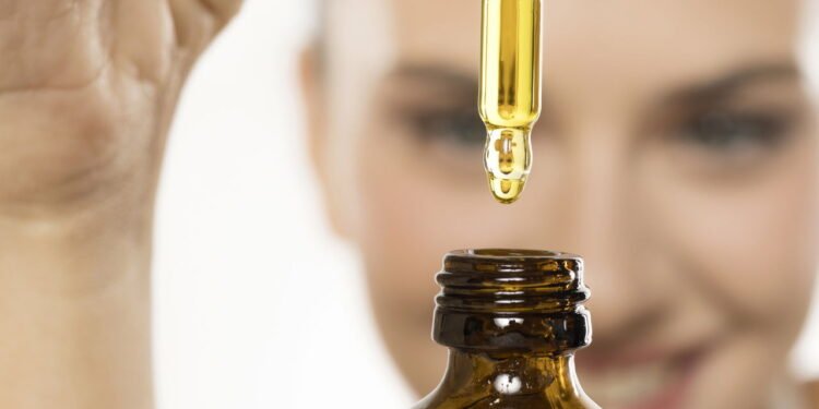 Como hidratar cabelos opacos e secos com azeite de oliva sem pesar nos fios