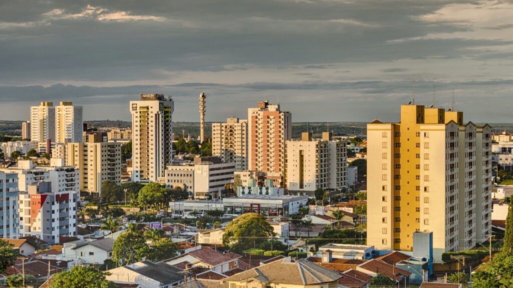 Essa cidade tem parque, universidade famosa e ainda é ponto de partida para viajar pelo interior