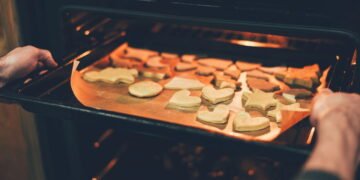 Biscoitinho com 3 ingredientes simples rende lanche perfeito para o café