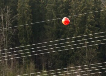 Para que servem as bolas vermelhas nos cabos de alta tensão segundo especialistas