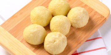 Com 5 ingredientes simples você faz bolinhos de batata rápidos e deliciosos