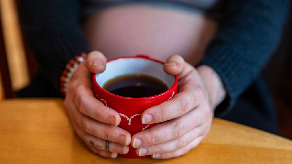 Café durante a gravidez é permitido? O que os especialista têm a dizer