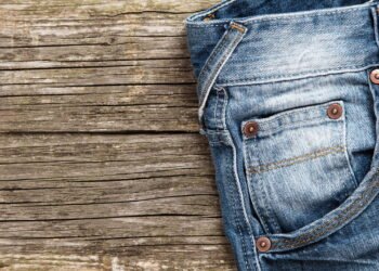 Qual é a finalidade do bolso pequeno nas calças jeans hoje em dia?