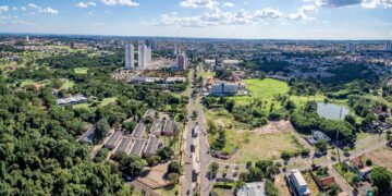 Cidade com ruas arborizadas, boa infraestrutura e cultura forte atrai moradores