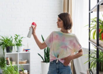 Misturinha caseira deixa a casa sem cheiro ruim e não custa quase nada