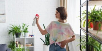 Misturinha caseira deixa a casa sem cheiro ruim e não custa quase nada