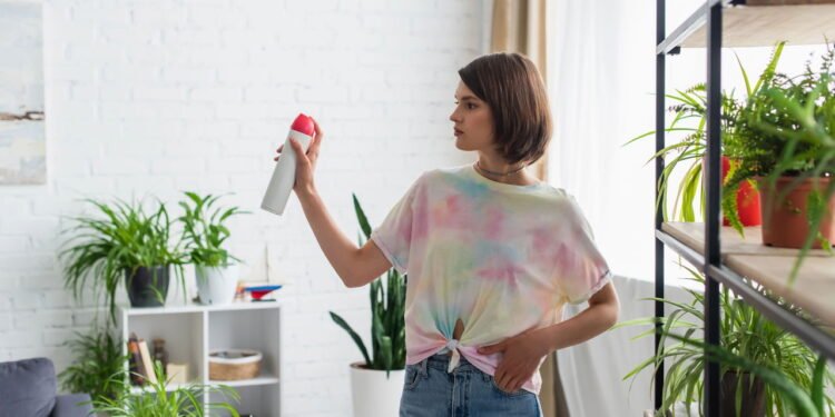 Misturinha caseira deixa a casa sem cheiro ruim e não custa quase nada