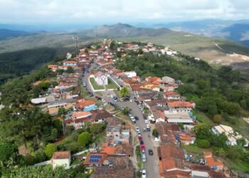 Vilarejo mineiro com trilhas e cachoeiras escondidas oferece aventura sem agito urbano