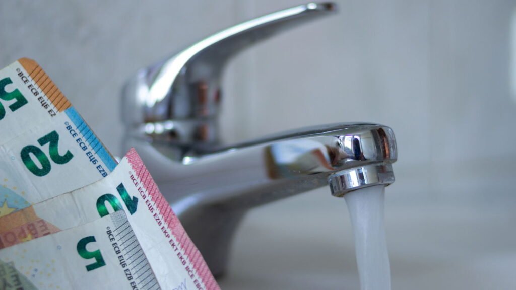 O maior vilão da sua conta de água pode estar nesses hábitos diários