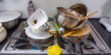 Como deixar suas panelas brilhando sem produtos químicos caros