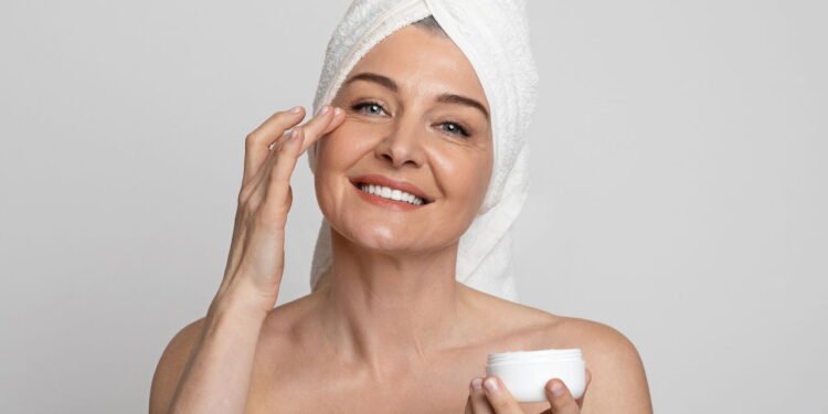 Dermatologista explica, o erro comum que faz sua pele envelhecer mais rápido e como evitar