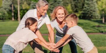 As atitudes dos adultos que as crianças observam em silêncio